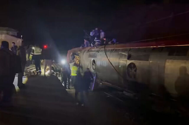 Descarrilamento de dois alta-velocidade em Córdoba faz pelo menos 21 mortos e centenas de feridos