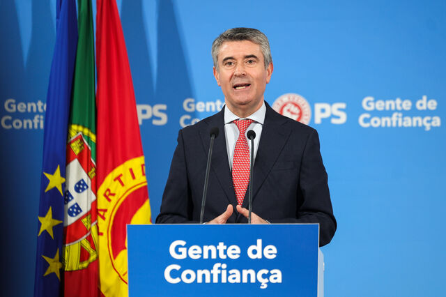 Presidenciais: Carneiro desafia Montenegro a ser 'mais claro' sobre de que lado está