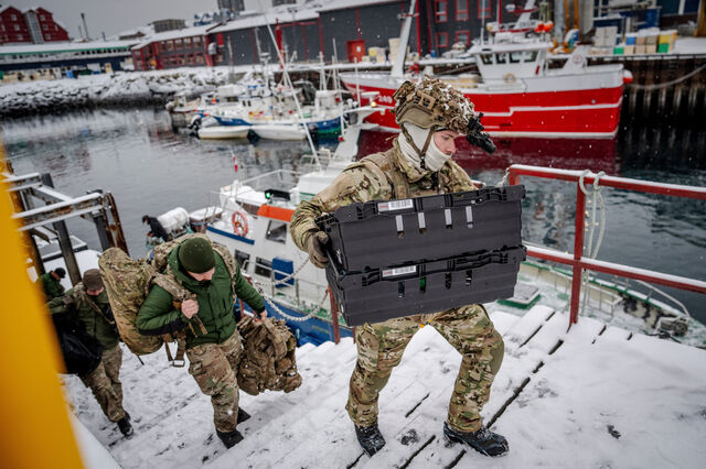 Dinamarca reforça contingente militar na Gronelândia e abdica de ir a Davos
