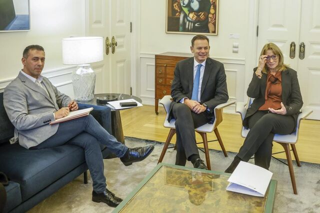 Governo afasta-se da CGTP e assina acordo na Função Pública com a UGT