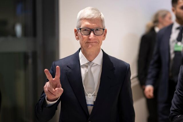 Tim Cook deixa de ser CEO da Apple no final de agosto. John Ternus é o sucessor