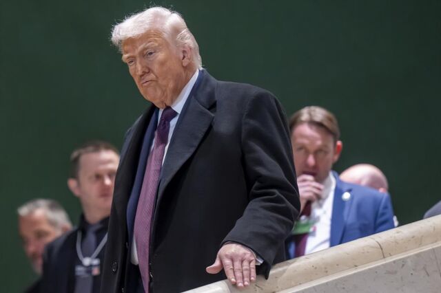 Trump pede cinco mil milhões ao JPMorgan em processo por fecho de contas