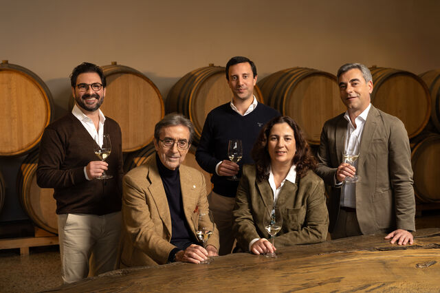 Filha mais nova de Américo Amorim faz aliança com “enólogo do Papa”