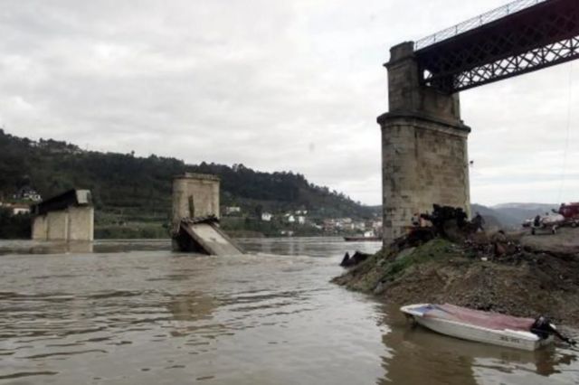 Em Entre-os-Rios há ainda vidas em suspenso 25 anos depois da queda da ponte 