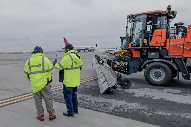 Pelo menos dez voos com destino ou partida em Portugal afetados pelo mau tempo nos EUA e Canadá