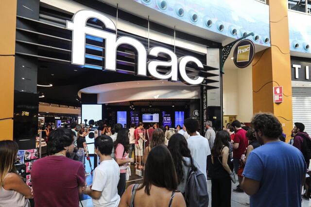Magnata checo lança oferta para adquirir maioria da Fnac Darty