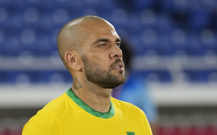 Futebolista Dani Alves compra participação no São João de Ver, equipa da Liga 3 de futebol