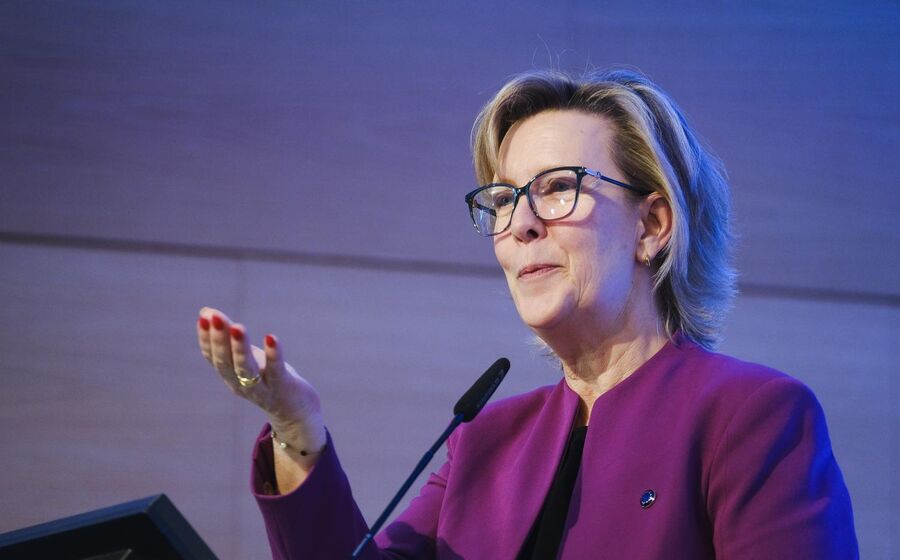 Maria Luís Albuquerque defende fundos de pensões dinâmicos para habitação acessível