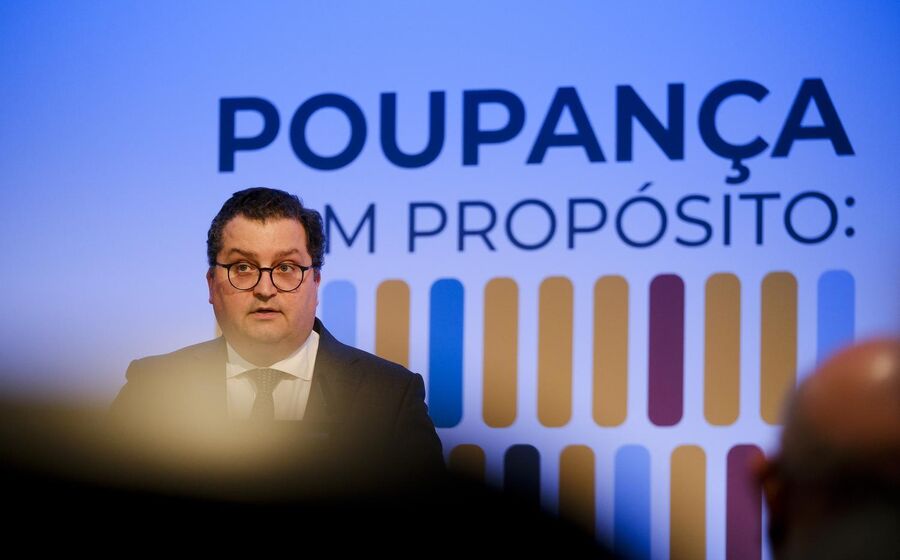 Miranda Sarmento discursa na conferência da ASF sobre poupança