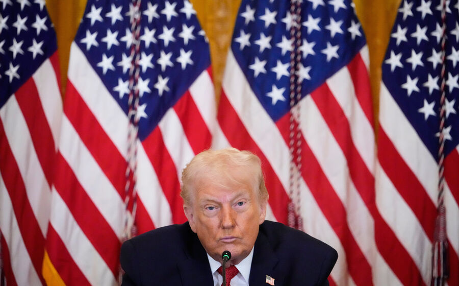 A celebrar um ano no cargo, o Presidente dos EUA está com uma baixa taxa de aprovação a caminho das intercalares.