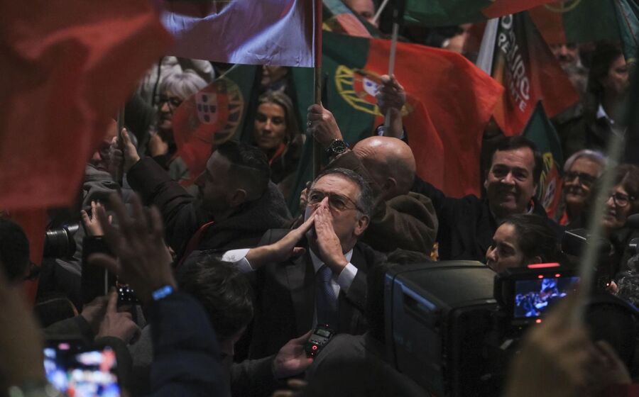 António José Seguro à chegada ao Centro Cultural das Caldas da Rainha.