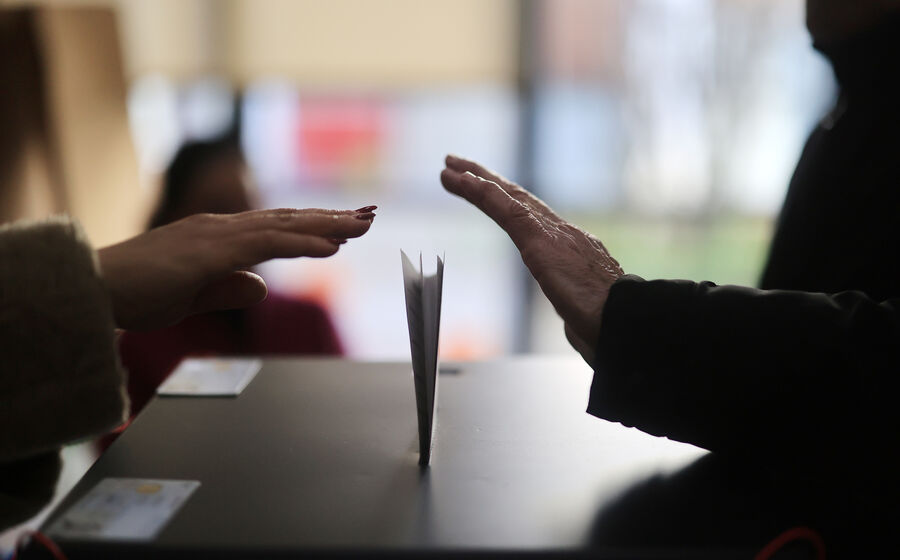 País escolhe entre moderação e combate ao socialismo na segunda volta