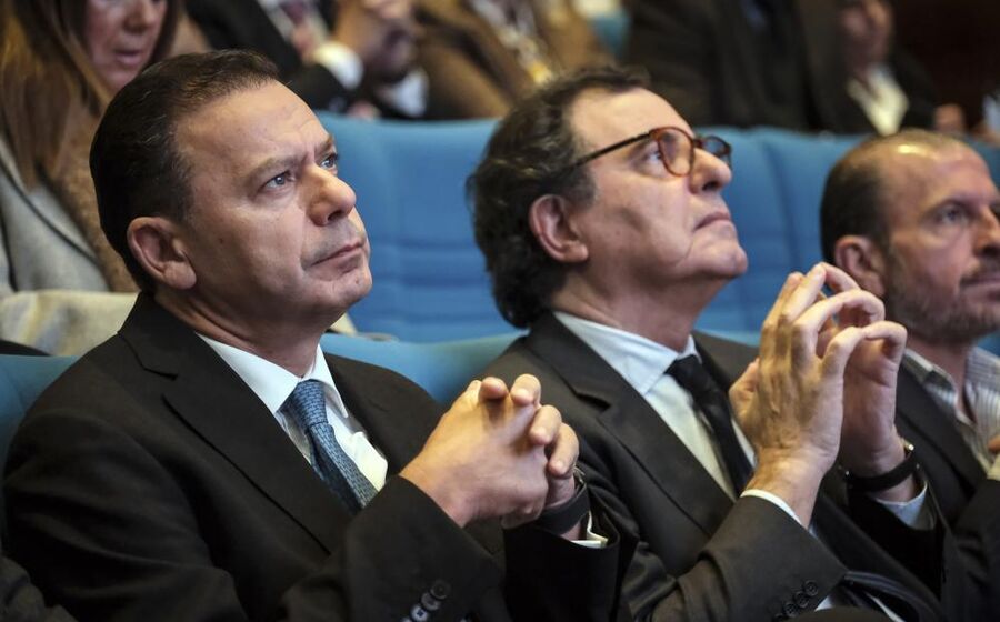Primeiro-ministro, Luís Montenegro, e o ministro da Economia e da Coesão Territorial, Manuel Castro Almeida, em cerimónia da AICEP