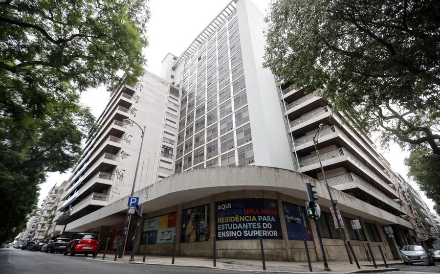 O edifício na avenida 5 de outubro em Lisboa já não vai ser recuperado para residência universitária.