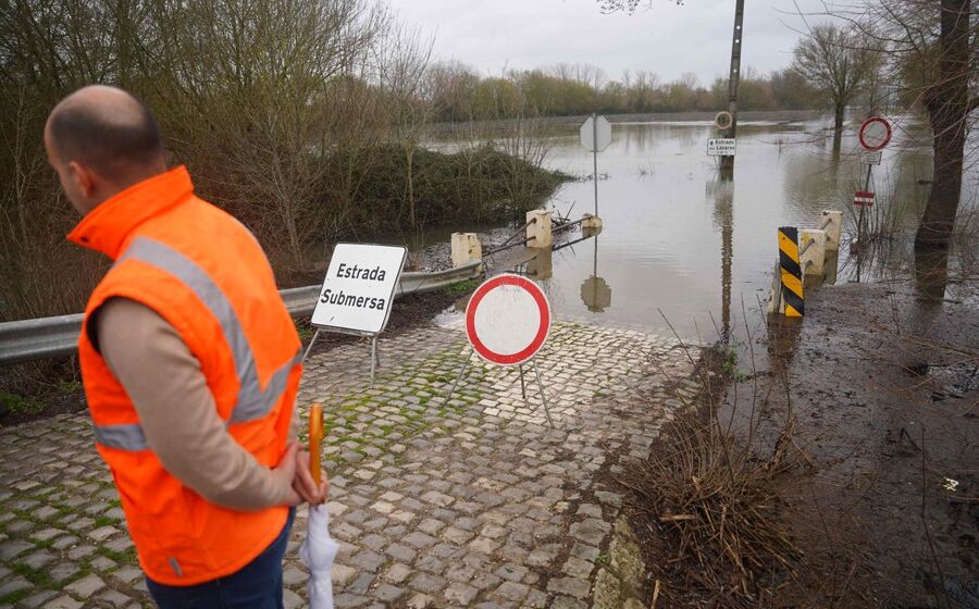 Estradas cortadas devido ao mau tempo