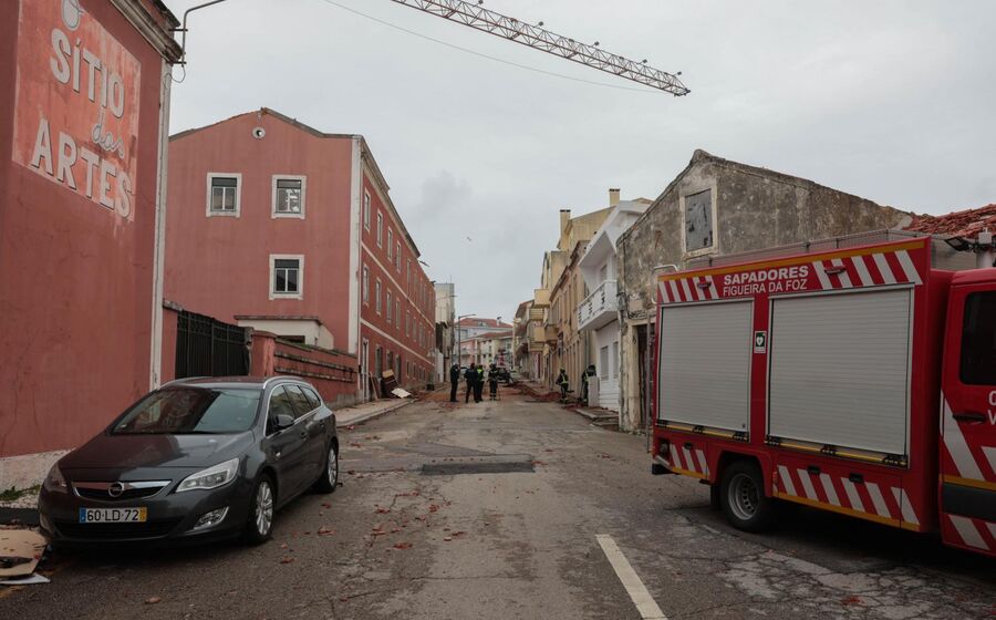 Marcelo visita Proteção Civil após vítimas da tempestade Kristin em Leiria, Vila Franca de Xira e Marinha Grande