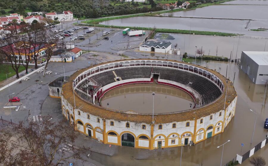 Vista aérea de Alcácer do Sal após passagem da depressão Kristin.