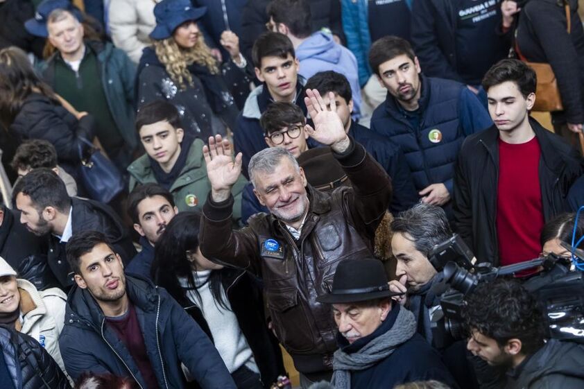 Gouveia e Melo recebe apoio em dia de votação