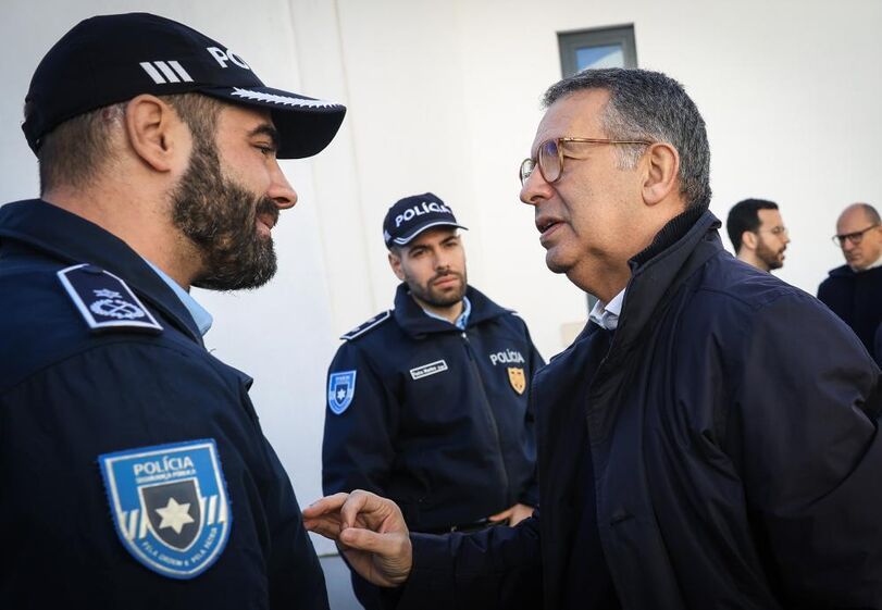 António José Seguro durante uma ação de campanha na Esquadra da PSP de Vila Franca de Xira