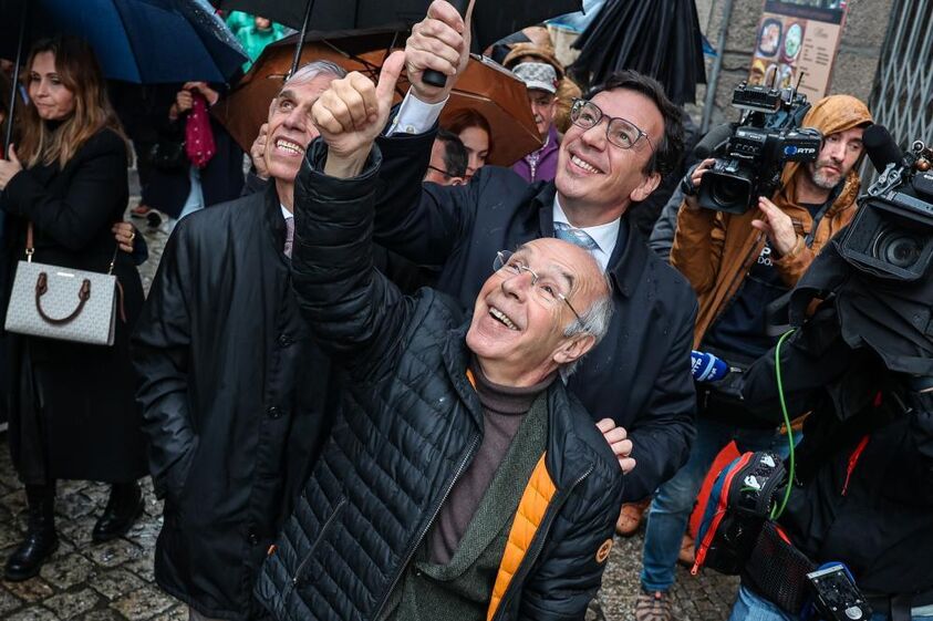 Mendes conta com Cavaco e Manuela Ferreira Leite na campanha