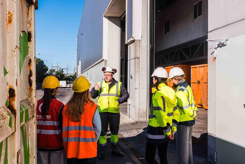 Visita à Central de Triagem da Tratolixo com L'Oréal Portugal e Sociedade Ponto Verde