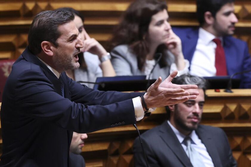 Hugo Soares confronta o Chega no Parlamento com a falta de apoio do PSD