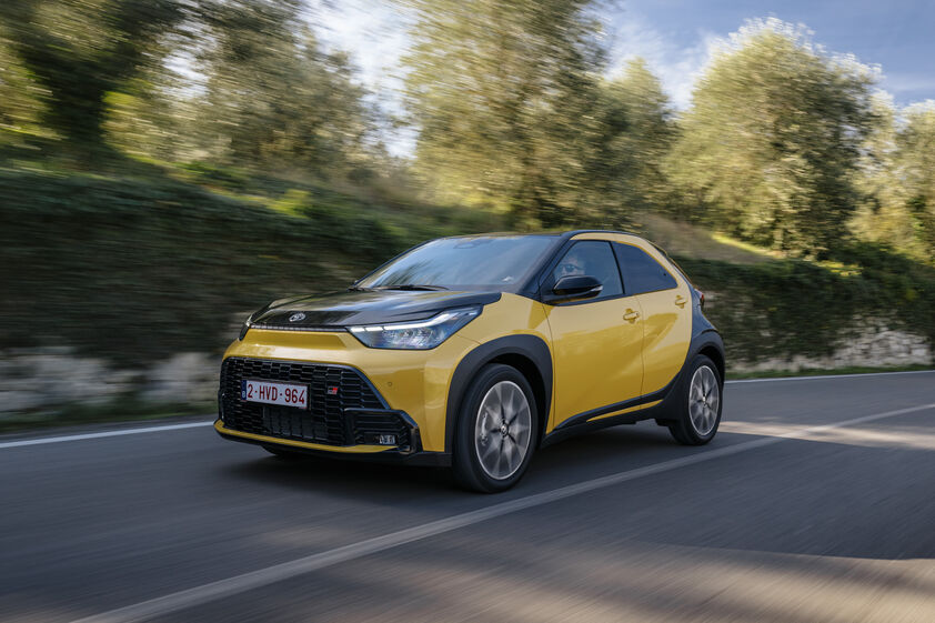 Novo Toyota Aygo X Hybrid surge com design renovado e maior eficiência