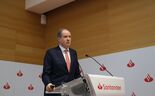 O CEO do Santander, Pedro Castro e Almeida, entende que moratórias e crédito podem não ser suficientes.