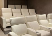 Mansão em Cascais de antigo ministro do Congo tem sala de cinema com 11 poltronas