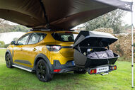 Dacia Sandero Stepway com tenda e bagageira de viagem