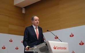O CEO do Santander, Pedro Castro e Almeida, entende que moratórias e crédito podem não ser suficientes.