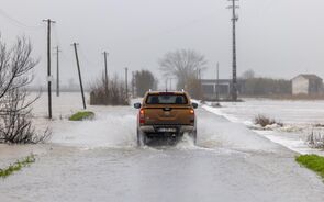 Evacuadas 250 pessoas em Santarém devido ao risco de cheias. Exército presta apoio em Ereira 