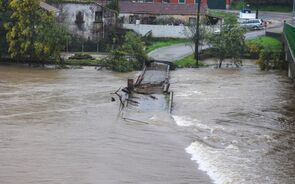 Quase 40 mil pessoas ainda sem eletricidade. Diques do Mondego geram preocupação