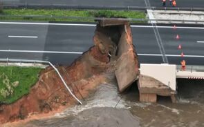 Imagens de drone mostram parte da A1 colapsada devido ao rebentamento do dique do Mondego