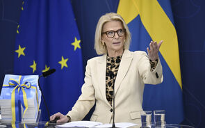 A ministra das Finanças da Suécia admitiu a criação de um grupo de trabalho para estudar a adesão ao euro.