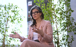 Francesca Albanese, relatora da ONU, enfrenta críticas de estados europeus e apoio de artistas