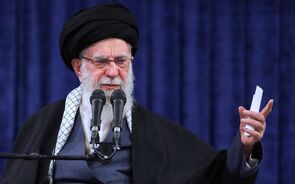 Trump anuncia que Khamenei 'está morto'. Teerão não confirma