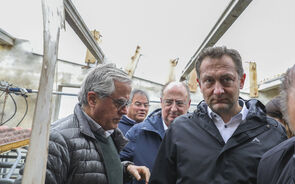 Comissário europeu avalia estragos em Portugal após mau tempo.