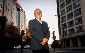 Héctor Abad Faciolince aborda desafios e tirania na sua obra 'A Nossa Hora'