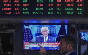 Decisão do Supremo sobre tarifas dá ganhos moderados a Wall Street. 'Mercado está incerto sobre como reagir'