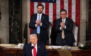 Discurso de Trump mexe nos mercados: ouro ganha impulso, dólar recua e petróleo está em alta