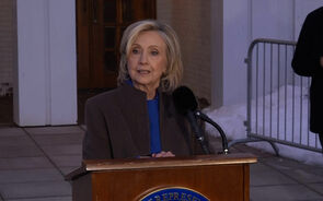 Hillary Clinton: “Não sei quantas vezes tive de dizer que não conhecia Jeffrey Epstein” 