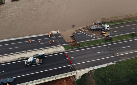 O colapso de uma parte da  A1 foi um danos mais visíveis nas estradas por causa do mau tempo