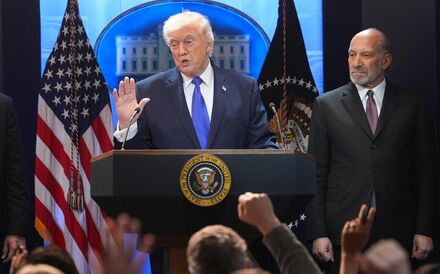 Trump anuncia taxa global após decisão do Supremo Tribunal