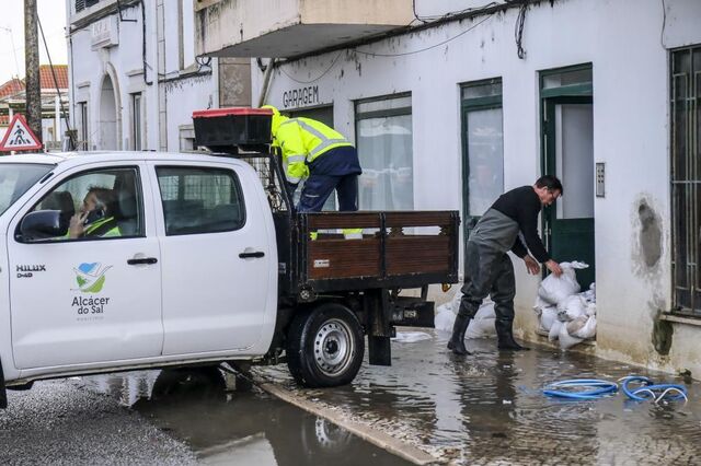 Depressão Leonardo chega a Portugal. Novos alertas de chuva e vento forte em várias regiões