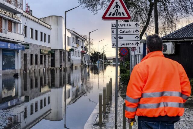 Resgatadas 89 pessoas das cheias em Alcácer do Sal. Ligações fluviais suspensas em Lisboa
