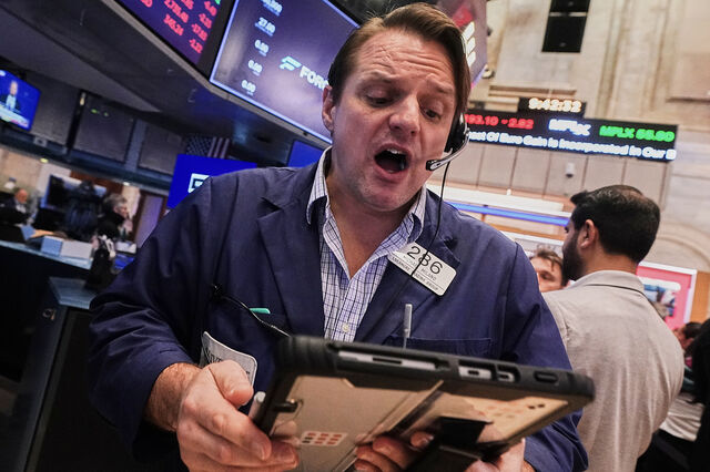 S&P 500 e Nasdaq apagam ganhos de 2026. Bitcoin, 'tech' e emprego afundam Wall Street