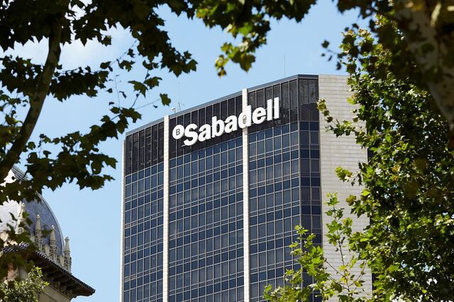 Lucros do banco Sabadell caem 2,8% em 2025 para 1,7 mil milhões de euros