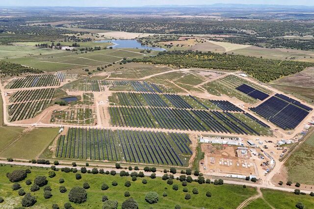 Hyperion fecha 210 milhões para portefólio híbrido com baterias em Portugal