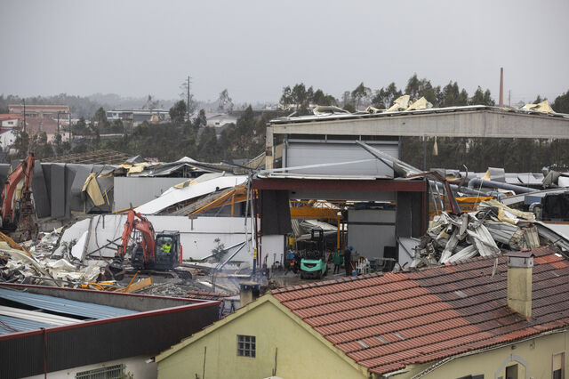 Governo assegura 80% do lay-off às empresas, mas mantém os cortes salariais